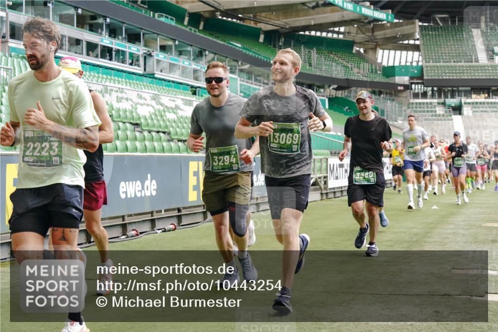 13.09.2026 - 21. swb-Marathon Bremen Michael Burmester http://msf.ph/oto/10443254 13.09.2026 13:07:25 Laufen im Stadion 109, 132, 156, 287, 303, 310, 372, 430, 454, 489, 551, 578, 607, 613, 682, 716, 784, 800, 808, 809, 831, 834, 846, 911, 922, 1083, 1173, 1189, 1205, 1210, 1285, 1322, 1364, 1365, 1369, 1387, 1395, 1437, 1532, 1545, 1574, 1600, 1688, 1823, 1831, 1841, 1848, 1854, 1871, 1909, 1926, 1938, 2003, 2070, 2090, 2215, 2219, 2275, 2283, 2318, 2355, 2356, 2366, 2393, 2405, 2440, 2492, 2565, 2611, 2699, 2707, 2721, 2731, 2755, 2782, 2802, 2818, 2831, 2866, 2902, 2911, 2949, 2960 meine-sportfotos.de
