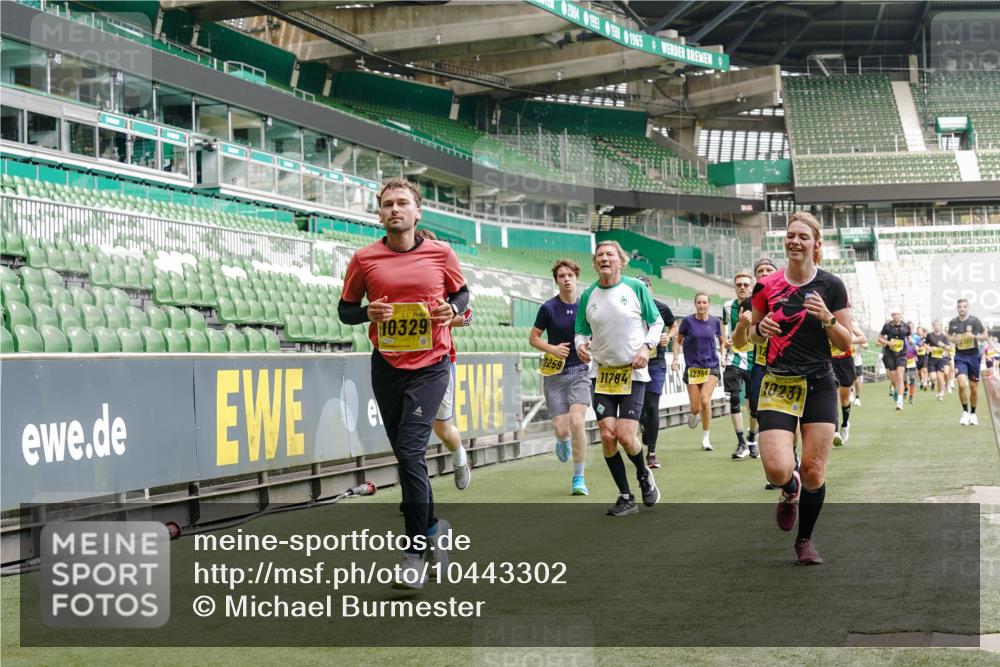 13.09.2026 - 21. swb-Marathon Bremen Michael Burmester http://msf.ph/oto/10443302 13.09.2026 10:28:38 Laufen im Stadion 10142, 10170, 10183, 10189, 10200, 10223, 10267, 10269, 10270, 10293, 10294, 10310, 10316, 10329, 10348, 10381, 10393, 10421, 10426, 10508, 10525, 10537, 10538, 10544, 10566, 10594, 10655, 10709, 10739, 10763, 10770, 10814, 10835, 10840, 10846, 10860, 10876, 10897, 10898, 10910, 10917, 10923, 10966, 10993, 11005, 11007, 11018, 11035, 11058, 11076, 11087, 11092, 11109, 11110, 11111, 11148, 11170 meine-sportfotos.de