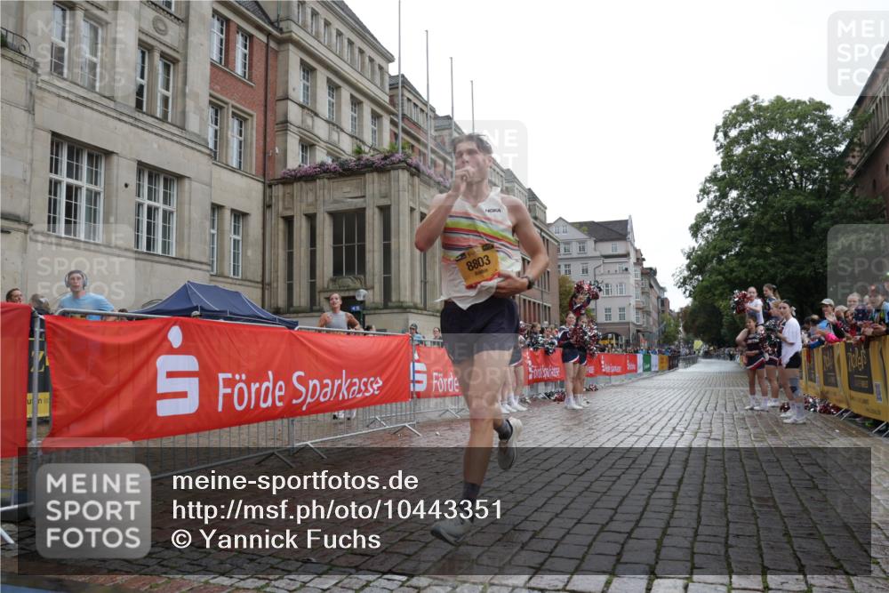 13.09.2026 - Kiel Lauf Yannick Fuchs http://msf.ph/oto/10443351 13.09.2026 12:01:24 Ziel 8803 meine-sportfotos.de