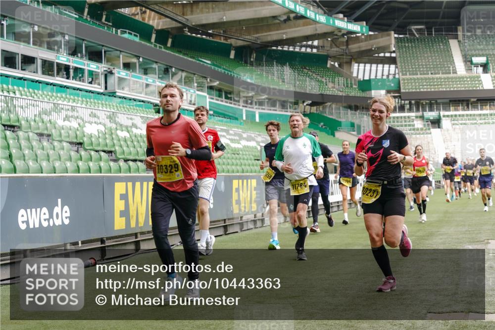 13.09.2026 - 21. swb-Marathon Bremen Michael Burmester http://msf.ph/oto/10443363 13.09.2026 10:28:38 Laufen im Stadion 10142, 10170, 10183, 10189, 10200, 10223, 10267, 10269, 10270, 10293, 10294, 10310, 10316, 10329, 10348, 10381, 10393, 10421, 10426, 10508, 10525, 10537, 10538, 10544, 10566, 10594, 10655, 10709, 10739, 10763, 10770, 10814, 10835, 10840, 10846, 10860, 10876, 10897, 10898, 10910, 10917, 10923, 10966, 10993, 11005, 11007, 11018, 11035, 11058, 11076, 11087, 11092, 11109, 11110, 11111, 11148, 11170 meine-sportfotos.de