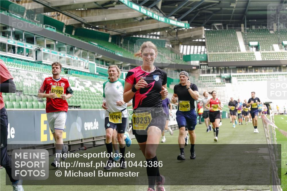 13.09.2026 - 21. swb-Marathon Bremen Michael Burmester http://msf.ph/oto/10443386 13.09.2026 10:28:39 Laufen im Stadion 10142, 10170, 10183, 10189, 10200, 10223, 10267, 10269, 10270, 10293, 10294, 10310, 10316, 10329, 10348, 10381, 10393, 10421, 10426, 10508, 10525, 10537, 10538, 10544, 10566, 10594, 10655, 10709, 10739, 10763, 10770, 10814, 10835, 10840, 10846, 10860, 10876, 10897, 10898, 10910, 10917, 10923, 10966, 10993, 11005, 11007, 11018, 11035, 11058, 11076, 11087, 11092, 11109, 11110, 11111, 11148, 11170 meine-sportfotos.de