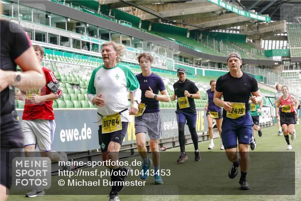13.09.2026 - 21. swb-Marathon Bremen Michael Burmester http://msf.ph/oto/10443453 13.09.2026 10:28:40 Laufen im Stadion 10142, 10170, 10183, 10189, 10200, 10223, 10267, 10269, 10270, 10293, 10294, 10310, 10316, 10329, 10348, 10381, 10393, 10421, 10426, 10508, 10525, 10537, 10538, 10544, 10566, 10594, 10655, 10709, 10739, 10763, 10770, 10814, 10835, 10840, 10846, 10860, 10876, 10897, 10898, 10910, 10917, 10923, 10966, 10993, 11005, 11007, 11018, 11035, 11058, 11076, 11087, 11092, 11109, 11111, 11148, 11170 meine-sportfotos.de