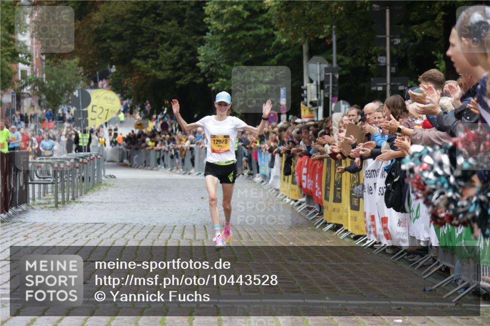 13.09.2026 - Kiel Lauf Yannick Fuchs http://msf.ph/oto/10443528 13.09.2026 12:07:15 Ziel 12078, 12459, 2875, 5248 meine-sportfotos.de