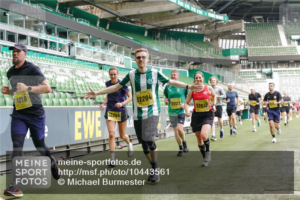 13.09.2026 - 21. swb-Marathon Bremen Michael Burmester http://msf.ph/oto/10443561 13.09.2026 10:28:42 Laufen im Stadion 10142, 10170, 10183, 10189, 10200, 10223, 10267, 10269, 10270, 10293, 10294, 10310, 10316, 10329, 10348, 10381, 10393, 10421, 10426, 10508, 10525, 10537, 10538, 10544, 10566, 10594, 10655, 10709, 10739, 10763, 10770, 10814, 10835, 10840, 10846, 10860, 10876, 10897, 10898, 10910, 10917, 10923, 10966, 10993, 11005, 11007, 11018, 11035, 11058, 11076, 11087, 11092, 11109, 11111, 11148, 11170 meine-sportfotos.de