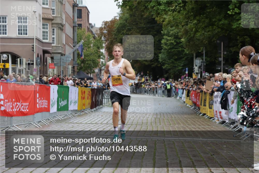 13.09.2026 - Kiel Lauf Yannick Fuchs http://msf.ph/oto/10443588 13.09.2026 12:07:53 Ziel 12459 meine-sportfotos.de