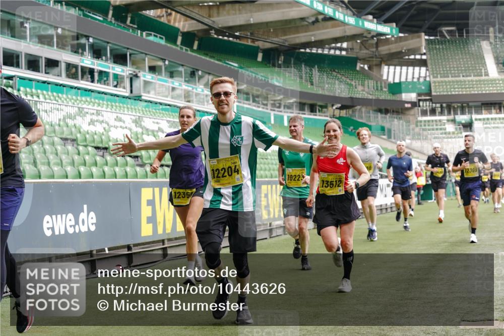 13.09.2026 - 21. swb-Marathon Bremen Michael Burmester http://msf.ph/oto/10443626 13.09.2026 10:28:42 Laufen im Stadion 10142, 10170, 10183, 10189, 10200, 10223, 10267, 10269, 10270, 10293, 10294, 10310, 10316, 10329, 10348, 10381, 10393, 10421, 10426, 10508, 10525, 10537, 10538, 10544, 10566, 10594, 10655, 10709, 10739, 10763, 10770, 10814, 10835, 10840, 10846, 10860, 10876, 10897, 10898, 10910, 10917, 10923, 10966, 10993, 11005, 11007, 11018, 11035, 11058, 11076, 11087, 11092, 11109, 11111, 11148, 11170 meine-sportfotos.de