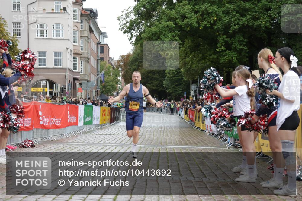 13.09.2026 - Kiel Lauf Yannick Fuchs http://msf.ph/oto/10443692 13.09.2026 12:09:53 Ziel 1201 meine-sportfotos.de