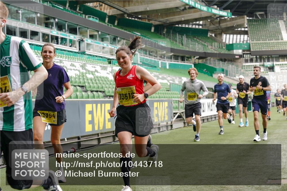 13.09.2026 - 21. swb-Marathon Bremen Michael Burmester http://msf.ph/oto/10443718 13.09.2026 10:28:43 Laufen im Stadion 10142, 10170, 10183, 10189, 10200, 10223, 10267, 10269, 10270, 10293, 10294, 10310, 10316, 10329, 10334, 10348, 10381, 10393, 10421, 10426, 10508, 10525, 10537, 10538, 10544, 10566, 10594, 10655, 10709, 10739, 10763, 10770, 10814, 10835, 10840, 10846, 10860, 10876, 10897, 10898, 10910, 10917, 10923, 10966, 10993, 11005, 11007, 11018, 11035, 11058, 11076, 11087, 11092, 11109, 11111, 11148, 11170 meine-sportfotos.de