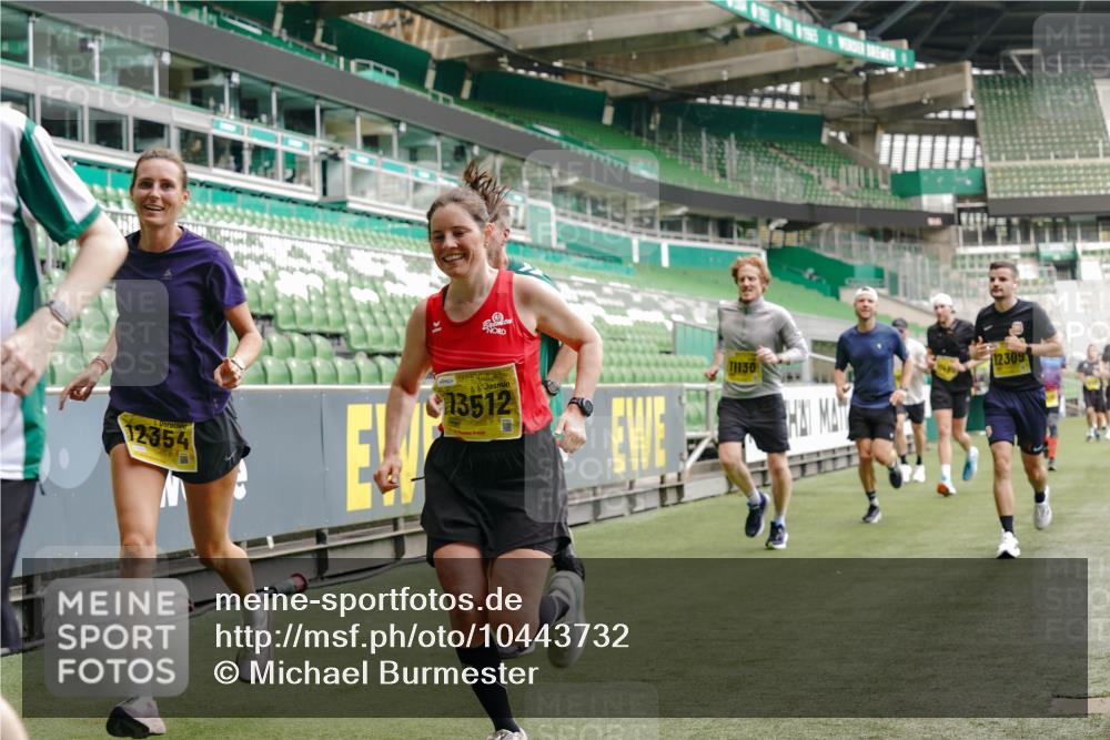 13.09.2026 - 21. swb-Marathon Bremen Michael Burmester http://msf.ph/oto/10443732 13.09.2026 10:28:43 Laufen im Stadion 10142, 10170, 10183, 10189, 10200, 10223, 10267, 10269, 10270, 10293, 10294, 10310, 10316, 10329, 10334, 10348, 10381, 10393, 10421, 10426, 10508, 10525, 10537, 10538, 10544, 10566, 10594, 10655, 10709, 10739, 10763, 10770, 10814, 10835, 10840, 10846, 10860, 10876, 10897, 10898, 10910, 10917, 10923, 10966, 10993, 11005, 11007, 11018, 11035, 11058, 11076, 11087, 11092, 11109, 11111, 11148, 11170 meine-sportfotos.de