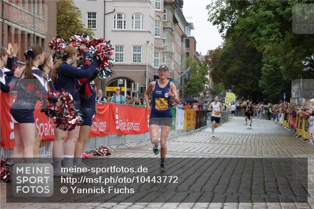 13.09.2026 - Kiel Lauf Yannick Fuchs http://msf.ph/oto/10443772 13.09.2026 12:10:37 Ziel 7264, 61, 2077, 2790, 7264, 2457 meine-sportfotos.de