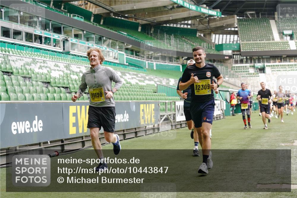13.09.2026 - 21. swb-Marathon Bremen Michael Burmester http://msf.ph/oto/10443847 13.09.2026 10:28:45 Laufen im Stadion 10142, 10170, 10183, 10189, 10200, 10223, 10267, 10269, 10270, 10293, 10294, 10316, 10329, 10334, 10348, 10381, 10393, 10421, 10426, 10508, 10525, 10537, 10538, 10544, 10566, 10594, 10655, 10709, 10739, 10763, 10770, 10814, 10835, 10840, 10846, 10860, 10876, 10898, 10910, 10917, 10923, 10966, 10993, 11005, 11007, 11018, 11035, 11058, 11076, 11087, 11092, 11109, 11111, 11148, 11170 meine-sportfotos.de
