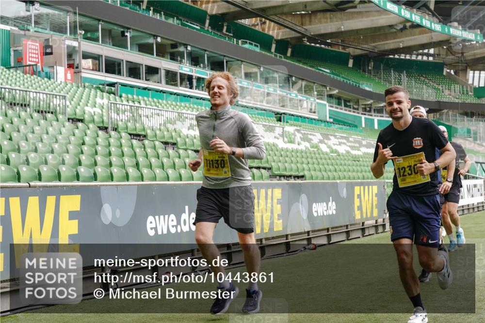 13.09.2026 - 21. swb-Marathon Bremen Michael Burmester http://msf.ph/oto/10443861 13.09.2026 10:28:46 Laufen im Stadion 10142, 10170, 10183, 10189, 10200, 10223, 10267, 10270, 10293, 10294, 10316, 10329, 10334, 10348, 10381, 10393, 10421, 10426, 10508, 10525, 10537, 10538, 10544, 10594, 10655, 10709, 10739, 10763, 10770, 10814, 10835, 10840, 10846, 10860, 10876, 10910, 10917, 10923, 10966, 10993, 11005, 11007, 11018, 11035, 11058, 11076, 11087, 11092, 11109, 11111, 11148, 11170 meine-sportfotos.de