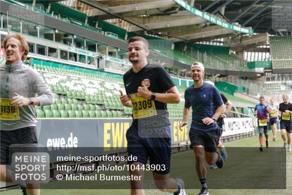 13.09.2026 - 21. swb-Marathon Bremen Michael Burmester http://msf.ph/oto/10443903 13.09.2026 10:28:46 Laufen im Stadion 10142, 10170, 10183, 10189, 10200, 10223, 10267, 10270, 10293, 10294, 10316, 10329, 10334, 10348, 10381, 10393, 10421, 10426, 10508, 10525, 10537, 10538, 10544, 10594, 10655, 10709, 10739, 10763, 10770, 10814, 10835, 10840, 10846, 10860, 10876, 10910, 10917, 10923, 10966, 10993, 11005, 11007, 11018, 11035, 11058, 11076, 11087, 11092, 11109, 11111, 11148, 11170 meine-sportfotos.de