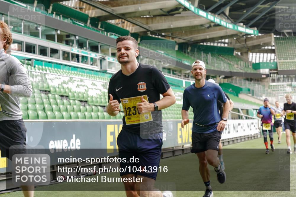 13.09.2026 - 21. swb-Marathon Bremen Michael Burmester http://msf.ph/oto/10443916 13.09.2026 10:28:46 Laufen im Stadion 10142, 10170, 10183, 10189, 10200, 10223, 10267, 10270, 10293, 10294, 10316, 10329, 10334, 10348, 10381, 10393, 10421, 10426, 10508, 10525, 10537, 10538, 10544, 10594, 10655, 10709, 10739, 10763, 10770, 10814, 10835, 10840, 10846, 10860, 10876, 10910, 10917, 10923, 10966, 10993, 11005, 11007, 11018, 11035, 11058, 11076, 11087, 11092, 11109, 11111, 11148, 11170 meine-sportfotos.de