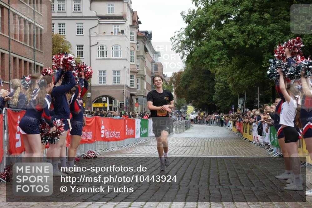 13.09.2026 - Kiel Lauf Yannick Fuchs http://msf.ph/oto/10443924 13.09.2026 12:10:50 Ziel 2457, 2077, 2790, 7264, 1373, 1949, 2327, 4710, 11322, 12191, 61 meine-sportfotos.de