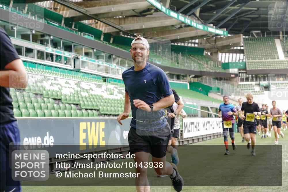 13.09.2026 - 21. swb-Marathon Bremen Michael Burmester http://msf.ph/oto/10443938 13.09.2026 10:28:47 Laufen im Stadion 10142, 10162, 10170, 10183, 10189, 10200, 10223, 10267, 10270, 10293, 10294, 10316, 10329, 10334, 10348, 10381, 10393, 10421, 10426, 10508, 10525, 10537, 10538, 10544, 10594, 10655, 10709, 10739, 10763, 10770, 10814, 10835, 10840, 10846, 10860, 10876, 10910, 10917, 10923, 10966, 10993, 11005, 11007, 11018, 11035, 11058, 11076, 11087, 11092, 11109, 11111, 11148, 11170 meine-sportfotos.de