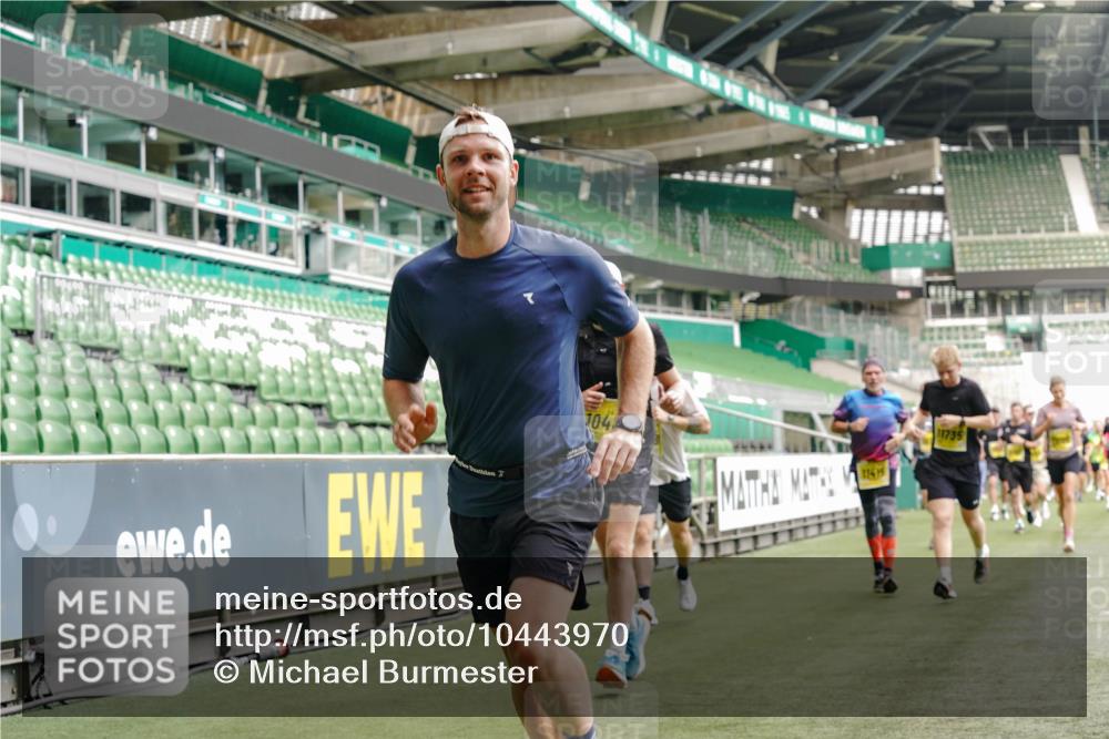 13.09.2026 - 21. swb-Marathon Bremen Michael Burmester http://msf.ph/oto/10443970 13.09.2026 10:28:47 Laufen im Stadion 10142, 10162, 10170, 10183, 10189, 10200, 10223, 10267, 10270, 10293, 10294, 10316, 10329, 10334, 10348, 10381, 10393, 10421, 10426, 10508, 10525, 10537, 10538, 10544, 10594, 10655, 10709, 10739, 10763, 10770, 10814, 10835, 10840, 10846, 10860, 10876, 10910, 10917, 10923, 10966, 10993, 11005, 11007, 11018, 11035, 11058, 11076, 11087, 11092, 11109, 11111, 11148, 11170 meine-sportfotos.de