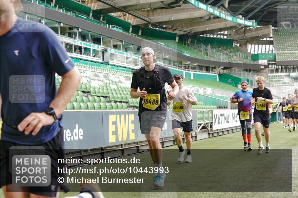 13.09.2026 - 21. swb-Marathon Bremen Michael Burmester http://msf.ph/oto/10443993 13.09.2026 10:28:48 Laufen im Stadion 10142, 10162, 10170, 10183, 10189, 10200, 10223, 10253, 10267, 10270, 10293, 10294, 10316, 10329, 10334, 10348, 10381, 10393, 10421, 10426, 10508, 10525, 10537, 10538, 10544, 10594, 10655, 10709, 10739, 10763, 10770, 10814, 10825, 10835, 10840, 10846, 10860, 10876, 10910, 10917, 10923, 10966, 10993, 11005, 11007, 11018, 11035, 11058, 11076, 11087, 11092, 11109, 11111, 11148, 11170 meine-sportfotos.de