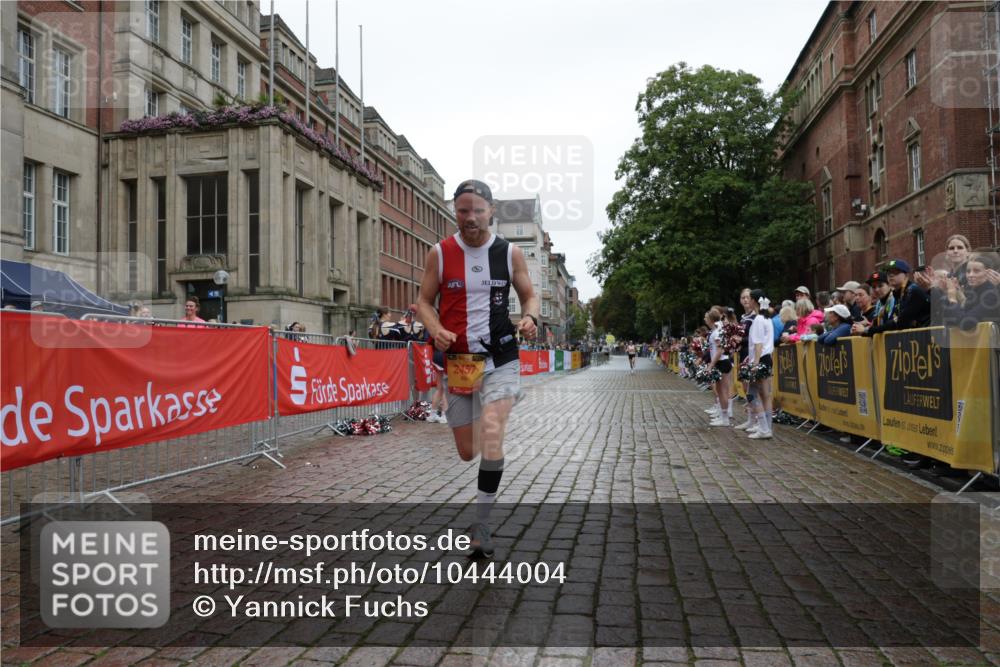 13.09.2026 - Kiel Lauf Yannick Fuchs http://msf.ph/oto/10444004 13.09.2026 12:11:18 Ziel 1373, 1949, 2327, 2457, 4710, 11322, 12191, 2631, 4347 meine-sportfotos.de
