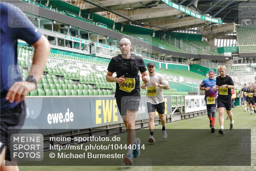 13.09.2026 - 21. swb-Marathon Bremen Michael Burmester http://msf.ph/oto/10444014 13.09.2026 10:28:48 Laufen im Stadion 10142, 10162, 10170, 10183, 10189, 10200, 10223, 10253, 10267, 10270, 10293, 10294, 10316, 10329, 10334, 10348, 10381, 10393, 10421, 10426, 10508, 10525, 10537, 10538, 10544, 10594, 10655, 10709, 10739, 10763, 10770, 10814, 10825, 10835, 10840, 10846, 10860, 10876, 10910, 10917, 10923, 10966, 10993, 11005, 11007, 11018, 11035, 11058, 11076, 11087, 11092, 11109, 11111, 11148, 11170 meine-sportfotos.de