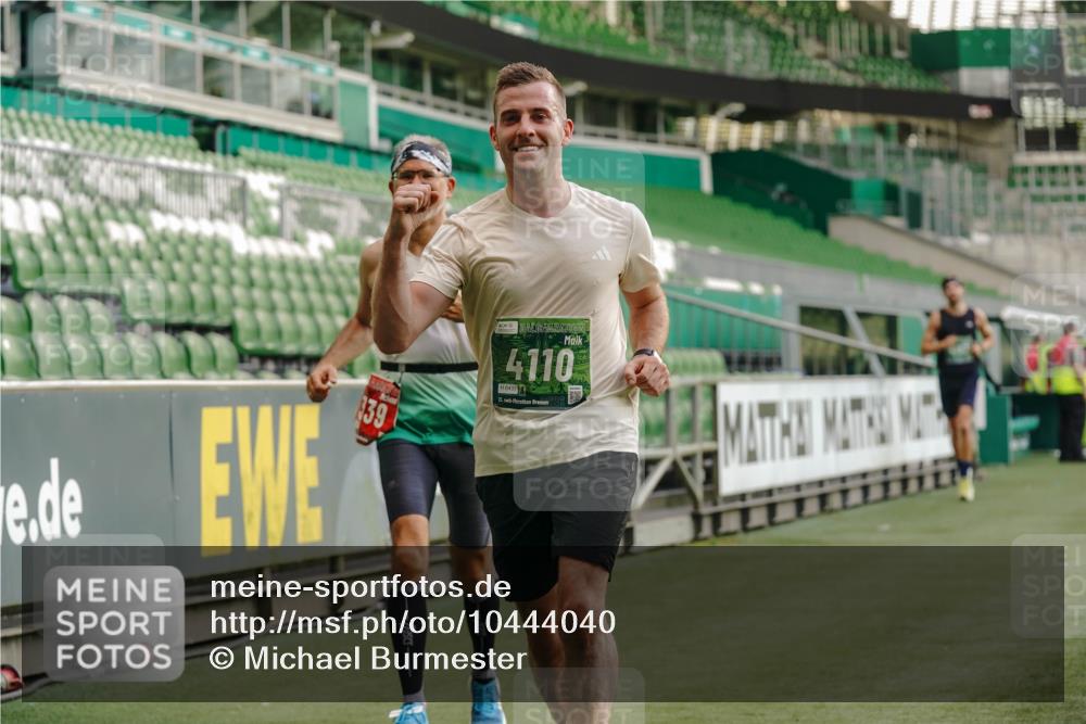 13.09.2026 - 21. swb-Marathon Bremen Michael Burmester http://msf.ph/oto/10444040 13.09.2026 12:44:53 Laufen im Stadion 280, 339, 474, 493, 508, 623, 678, 681, 715, 788, 969, 1264, 1277, 1301, 1335, 1372, 1498, 1696, 1770, 1937, 1975, 2020, 2098, 3092, 3271, 3500, 3609, 4110, 4118, 4328, 4739, 4904, 5092, 5143, 5199, 5369, 5601, 5776, 5996, 6579, 6918, 6973, 7015, 7170, 7206, 7265, 7478, 7715, 7841, 7950, 8028, 8054, 8096, 8850, 8936, 9070, 9129, 9137, 9233, 9306, 9583, 9642, 13063, 13168, 13237, 126, 371, 603, 640, 650, 671, 735, 744, 862, 912, 957, 1136, 1411, 1667, 1822, 1850 meine-sportfotos.de