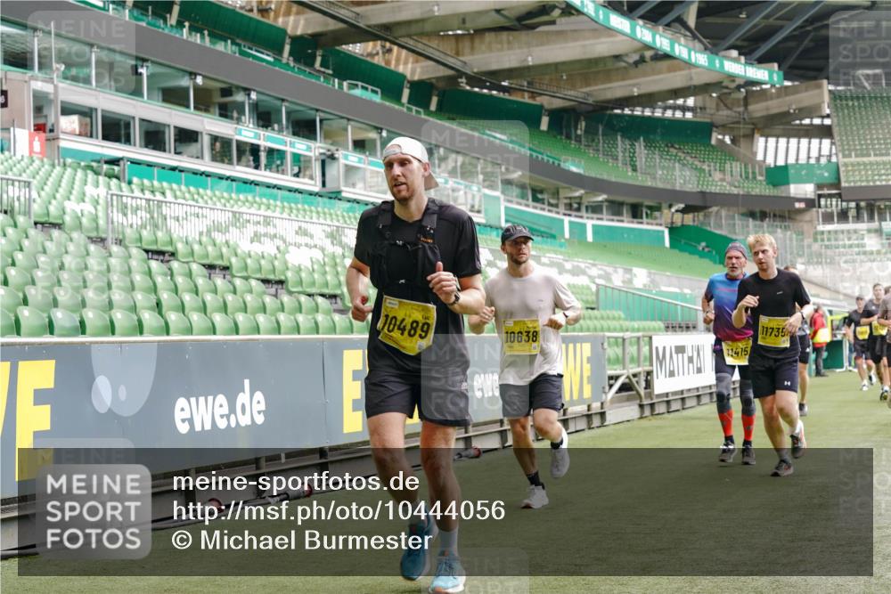 13.09.2026 - 21. swb-Marathon Bremen Michael Burmester http://msf.ph/oto/10444056 13.09.2026 10:28:48 Laufen im Stadion 10142, 10162, 10170, 10183, 10189, 10200, 10223, 10253, 10267, 10270, 10293, 10294, 10316, 10329, 10334, 10348, 10381, 10393, 10421, 10426, 10508, 10525, 10537, 10538, 10544, 10594, 10655, 10709, 10739, 10763, 10770, 10814, 10825, 10835, 10840, 10846, 10860, 10876, 10910, 10917, 10923, 10966, 10993, 11005, 11007, 11018, 11035, 11058, 11076, 11087, 11092, 11109, 11111, 11148, 11170 meine-sportfotos.de