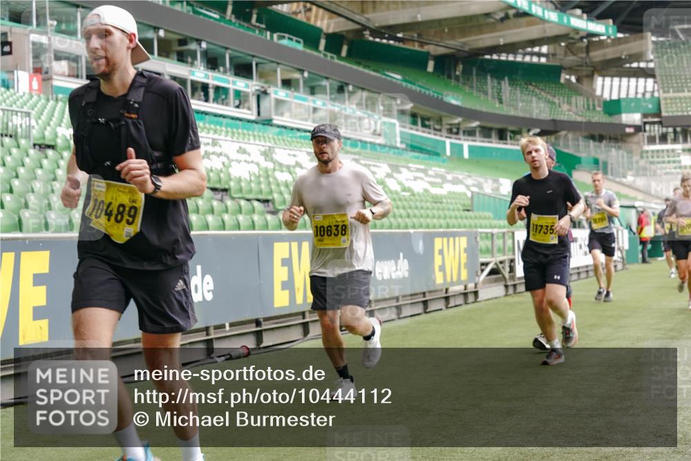 13.09.2026 - 21. swb-Marathon Bremen Michael Burmester http://msf.ph/oto/10444112 13.09.2026 10:28:49 Laufen im Stadion 10162, 10170, 10183, 10189, 10200, 10218, 10223, 10253, 10267, 10270, 10293, 10294, 10316, 10329, 10334, 10348, 10381, 10393, 10421, 10426, 10508, 10525, 10537, 10538, 10544, 10594, 10655, 10709, 10739, 10763, 10770, 10814, 10825, 10835, 10840, 10846, 10860, 10876, 10910, 10917, 10923, 10966, 10993, 11005, 11007, 11018, 11035, 11058, 11076, 11087, 11092, 11109, 11111, 11148, 11170 meine-sportfotos.de