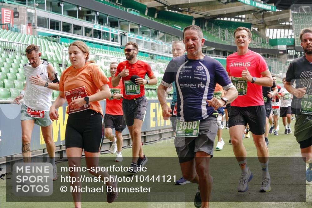 13.09.2026 - 21. swb-Marathon Bremen Michael Burmester http://msf.ph/oto/10444121 13.09.2026 13:07:38 Laufen im Stadion 109, 132, 156, 287, 303, 310, 372, 489, 551, 578, 607, 613, 682, 716, 800, 808, 809, 831, 834, 846, 884, 911, 922, 1083, 1173, 1189, 1205, 1210, 1285, 1322, 1364, 1365, 1369, 1387, 1395, 1437, 1532, 1545, 1574, 1600, 1688, 1823, 1831, 1841, 1848, 1854, 1871, 1899, 1909, 1926, 1938, 2003, 2041, 2070, 2090, 2215, 2219, 2229, 2275, 2283, 2318, 2356, 2366, 2405, 2440, 2492, 2565, 2611, 2635, 2699, 2707, 2721, 2727, 2731, 2755, 2782, 2802, 2818, 2831, 2866, 2902, 2911, 2949, 2960 meine-sportfotos.de