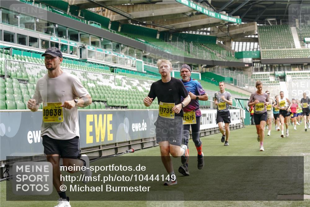 13.09.2026 - 21. swb-Marathon Bremen Michael Burmester http://msf.ph/oto/10444149 13.09.2026 10:28:50 Laufen im Stadion 10162, 10170, 10183, 10189, 10200, 10218, 10223, 10253, 10267, 10270, 10293, 10294, 10316, 10329, 10334, 10348, 10381, 10393, 10421, 10426, 10508, 10525, 10537, 10538, 10544, 10594, 10655, 10709, 10739, 10763, 10770, 10814, 10825, 10835, 10840, 10846, 10860, 10876, 10910, 10917, 10923, 10966, 10993, 11005, 11007, 11018, 11035, 11058, 11076, 11087, 11092, 11109, 11111, 11148, 11170 meine-sportfotos.de