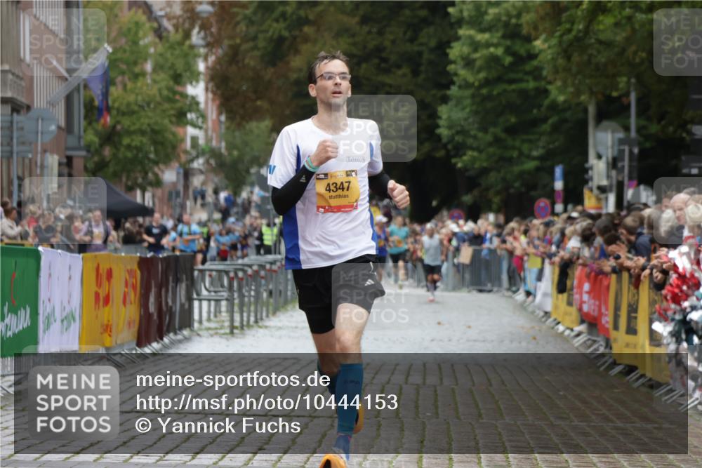 13.09.2026 - Kiel Lauf Yannick Fuchs http://msf.ph/oto/10444153 13.09.2026 12:11:54 Ziel 8209, 8609, 8993, 11504, 2631, 4347, 3730 meine-sportfotos.de