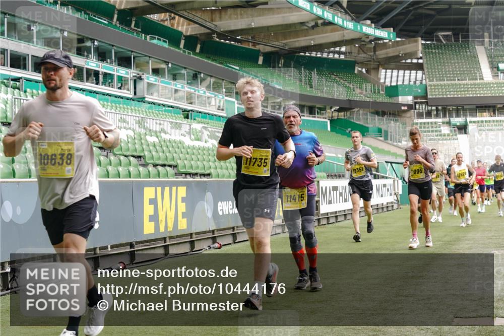 13.09.2026 - 21. swb-Marathon Bremen Michael Burmester http://msf.ph/oto/10444176 13.09.2026 10:28:50 Laufen im Stadion 10162, 10170, 10183, 10189, 10200, 10218, 10223, 10253, 10267, 10270, 10293, 10294, 10316, 10329, 10334, 10348, 10381, 10393, 10421, 10426, 10508, 10525, 10537, 10538, 10544, 10594, 10655, 10709, 10739, 10763, 10770, 10814, 10825, 10835, 10840, 10846, 10860, 10876, 10910, 10917, 10923, 10966, 10993, 11005, 11007, 11018, 11035, 11058, 11076, 11087, 11092, 11109, 11111, 11148, 11170 meine-sportfotos.de