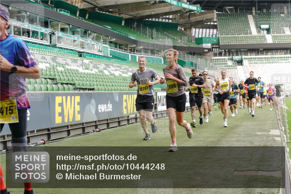 13.09.2026 - 21. swb-Marathon Bremen Michael Burmester http://msf.ph/oto/10444248 13.09.2026 10:28:52 Laufen im Stadion 10162, 10170, 10183, 10189, 10200, 10218, 10223, 10253, 10267, 10270, 10293, 10294, 10316, 10329, 10334, 10348, 10381, 10393, 10421, 10426, 10508, 10525, 10537, 10538, 10544, 10594, 10655, 10709, 10739, 10763, 10770, 10814, 10825, 10835, 10840, 10846, 10860, 10876, 10910, 10917, 10923, 10966, 10993, 11005, 11007, 11018, 11035, 11058, 11076, 11087, 11092, 11109, 11111, 11170 meine-sportfotos.de
