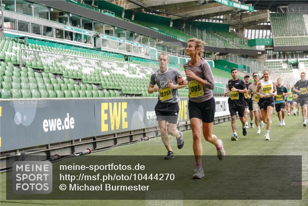 13.09.2026 - 21. swb-Marathon Bremen Michael Burmester http://msf.ph/oto/10444270 13.09.2026 10:28:52 Laufen im Stadion 10162, 10170, 10183, 10189, 10200, 10218, 10223, 10253, 10267, 10270, 10293, 10294, 10316, 10329, 10334, 10348, 10381, 10393, 10421, 10426, 10508, 10525, 10537, 10538, 10544, 10594, 10655, 10709, 10739, 10763, 10770, 10814, 10825, 10835, 10840, 10846, 10860, 10876, 10910, 10917, 10923, 10966, 10993, 11005, 11007, 11018, 11035, 11058, 11076, 11087, 11092, 11109, 11111, 11170 meine-sportfotos.de