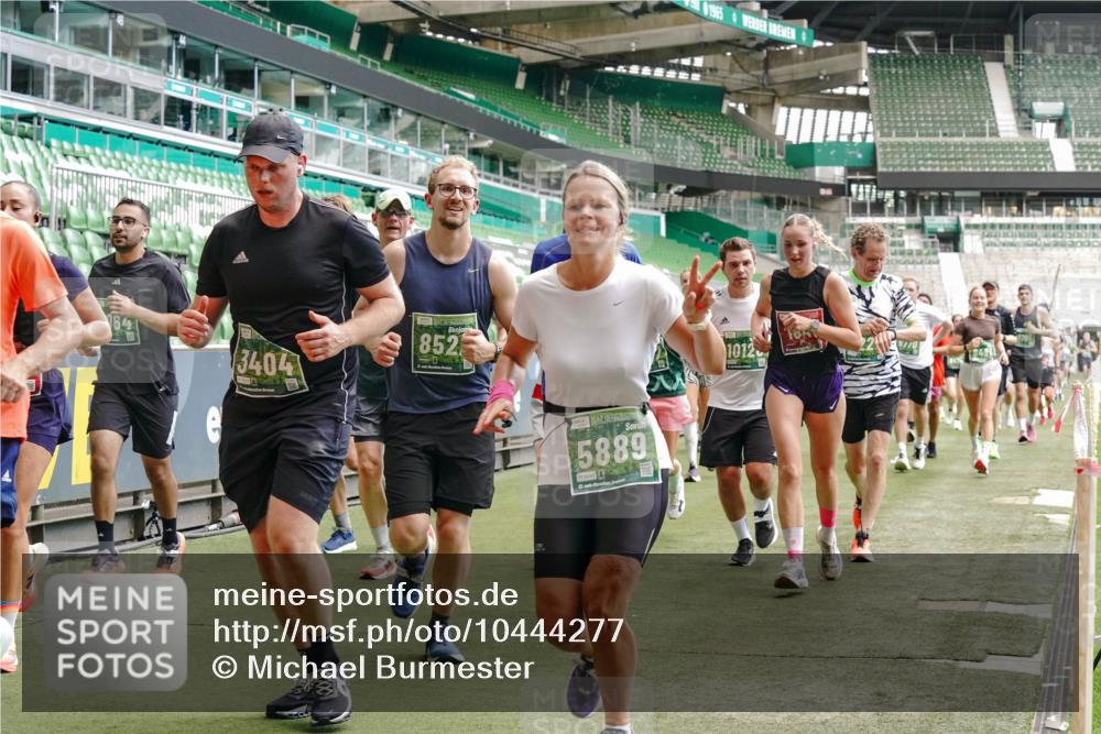13.09.2026 - 21. swb-Marathon Bremen Michael Burmester http://msf.ph/oto/10444277 13.09.2026 13:07:41 Laufen im Stadion 132, 156, 303, 310, 372, 489, 551, 607, 613, 682, 716, 800, 808, 809, 831, 834, 846, 884, 911, 922, 1083, 1173, 1189, 1205, 1210, 1285, 1289, 1322, 1364, 1365, 1369, 1387, 1395, 1437, 1532, 1545, 1574, 1600, 1688, 1823, 1831, 1841, 1848, 1854, 1871, 1899, 1909, 1926, 1938, 2003, 2041, 2070, 2090, 2215, 2219, 2229, 2275, 2283, 2318, 2356, 2366, 2405, 2440, 2492, 2565, 2611, 2635, 2699, 2707, 2721, 2727, 2731, 2755, 2782, 2802, 2818, 2831, 2866, 2902, 2911, 2949, 2960 meine-sportfotos.de