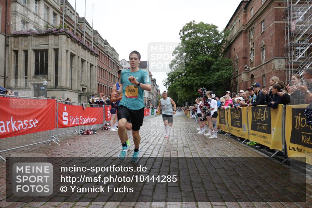 13.09.2026 - Kiel Lauf Yannick Fuchs http://msf.ph/oto/10444285 13.09.2026 12:12:11 Ziel 3730, 8209, 8609, 8993, 11504, 4347 meine-sportfotos.de