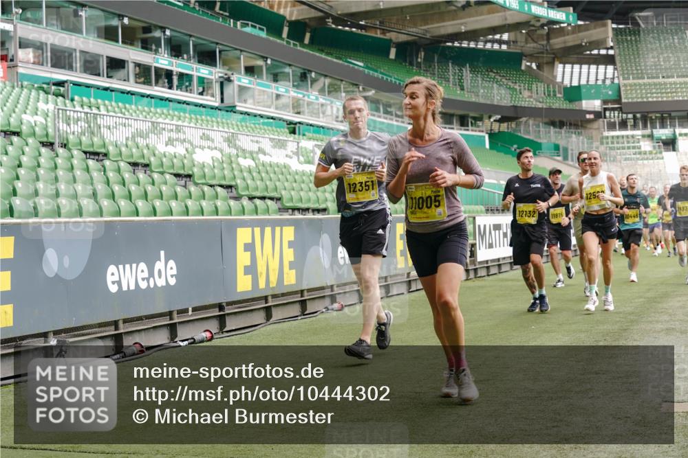 13.09.2026 - 21. swb-Marathon Bremen Michael Burmester http://msf.ph/oto/10444302 13.09.2026 10:28:53 Laufen im Stadion 10162, 10170, 10183, 10189, 10200, 10218, 10223, 10253, 10267, 10270, 10293, 10294, 10316, 10329, 10334, 10348, 10381, 10393, 10421, 10426, 10508, 10525, 10537, 10538, 10544, 10594, 10655, 10709, 10739, 10763, 10770, 10814, 10825, 10835, 10840, 10846, 10860, 10876, 10910, 10917, 10923, 10966, 10993, 11005, 11007, 11018, 11035, 11058, 11076, 11087, 11092, 11109, 11111, 11170 meine-sportfotos.de