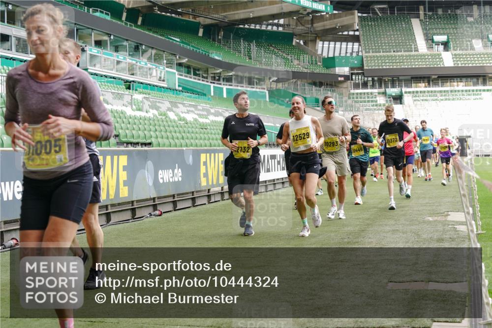 13.09.2026 - 21. swb-Marathon Bremen Michael Burmester http://msf.ph/oto/10444324 13.09.2026 10:28:54 Laufen im Stadion 10162, 10170, 10183, 10189, 10200, 10218, 10223, 10253, 10267, 10270, 10293, 10294, 10316, 10329, 10334, 10348, 10381, 10393, 10421, 10426, 10508, 10525, 10537, 10538, 10544, 10594, 10655, 10709, 10739, 10763, 10770, 10814, 10825, 10835, 10840, 10846, 10860, 10876, 10910, 10917, 10923, 10966, 10993, 11005, 11007, 11018, 11035, 11058, 11076, 11087, 11092, 11109, 11111, 11170 meine-sportfotos.de