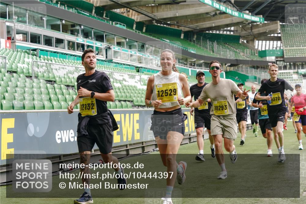 13.09.2026 - 21. swb-Marathon Bremen Michael Burmester http://msf.ph/oto/10444397 13.09.2026 10:28:55 Laufen im Stadion 10162, 10170, 10183, 10189, 10200, 10218, 10223, 10253, 10267, 10270, 10293, 10294, 10316, 10329, 10334, 10348, 10381, 10393, 10421, 10426, 10508, 10525, 10537, 10538, 10544, 10594, 10655, 10709, 10739, 10763, 10770, 10814, 10825, 10835, 10840, 10846, 10860, 10876, 10910, 10917, 10923, 10966, 10993, 11005, 11007, 11018, 11035, 11058, 11076, 11087, 11092, 11109, 11111, 11170 meine-sportfotos.de