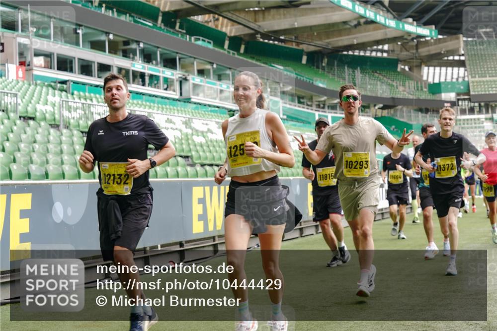 13.09.2026 - 21. swb-Marathon Bremen Michael Burmester http://msf.ph/oto/10444429 13.09.2026 10:28:56 Laufen im Stadion 10162, 10170, 10183, 10189, 10200, 10218, 10223, 10253, 10267, 10270, 10293, 10294, 10316, 10329, 10334, 10348, 10381, 10393, 10421, 10426, 10508, 10525, 10537, 10538, 10544, 10594, 10655, 10709, 10739, 10763, 10770, 10814, 10825, 10835, 10840, 10846, 10860, 10876, 10910, 10917, 10923, 10966, 10993, 11005, 11007, 11018, 11035, 11058, 11076, 11087, 11092, 11109, 11111, 11170 meine-sportfotos.de