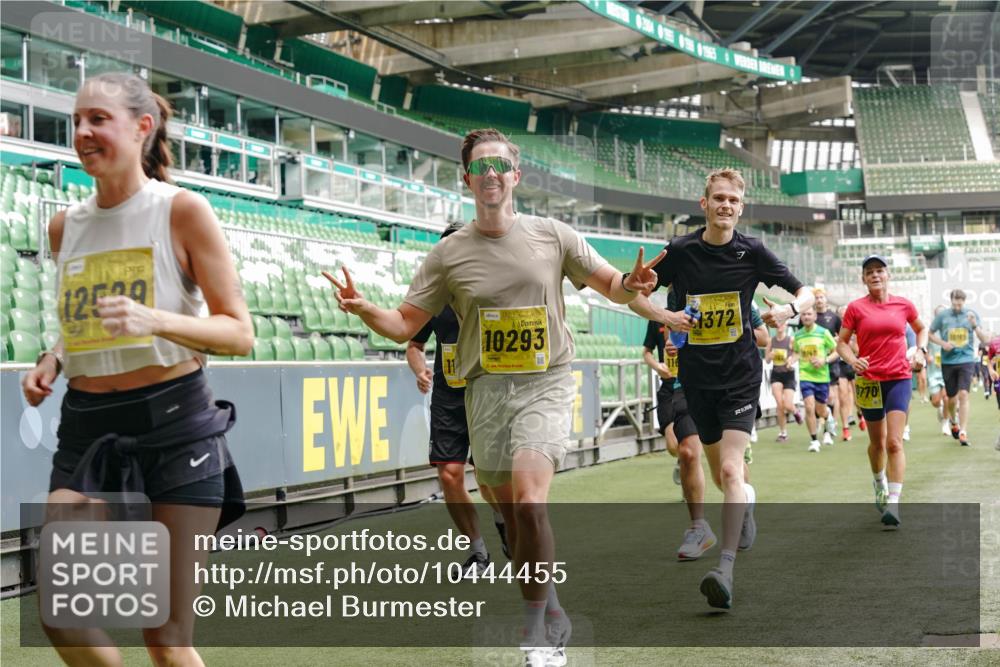 13.09.2026 - 21. swb-Marathon Bremen Michael Burmester http://msf.ph/oto/10444455 13.09.2026 10:28:56 Laufen im Stadion 10162, 10170, 10183, 10189, 10200, 10218, 10223, 10253, 10267, 10270, 10293, 10294, 10316, 10329, 10334, 10348, 10381, 10393, 10421, 10426, 10508, 10525, 10537, 10538, 10544, 10594, 10655, 10709, 10739, 10763, 10770, 10814, 10825, 10835, 10840, 10846, 10860, 10876, 10910, 10917, 10923, 10966, 10993, 11005, 11007, 11018, 11035, 11058, 11076, 11087, 11092, 11109, 11111, 11170 meine-sportfotos.de