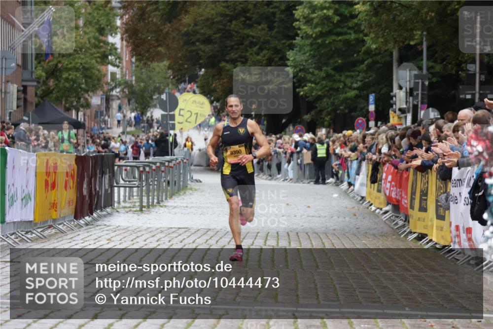 13.09.2026 - Kiel Lauf Yannick Fuchs http://msf.ph/oto/10444473 13.09.2026 12:13:03 Ziel 11809, 9390, 902, 3290, 10470 meine-sportfotos.de