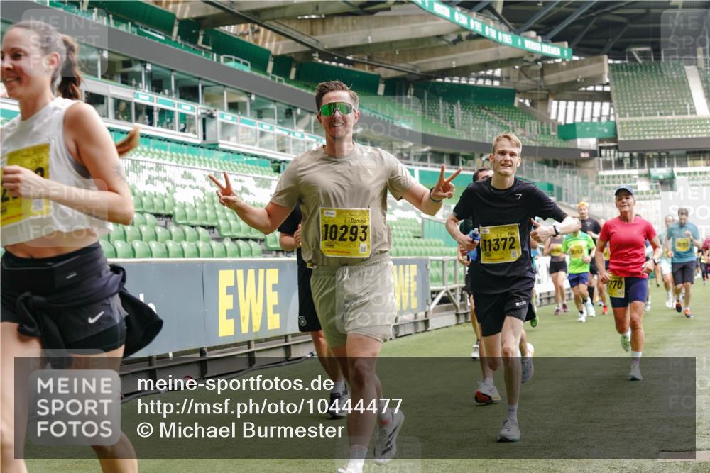 13.09.2026 - 21. swb-Marathon Bremen Michael Burmester http://msf.ph/oto/10444477 13.09.2026 10:28:56 Laufen im Stadion 10162, 10170, 10183, 10189, 10200, 10218, 10223, 10253, 10267, 10270, 10293, 10294, 10316, 10329, 10334, 10348, 10381, 10393, 10421, 10426, 10508, 10525, 10537, 10538, 10544, 10594, 10655, 10709, 10739, 10763, 10770, 10814, 10825, 10835, 10840, 10846, 10860, 10876, 10910, 10917, 10923, 10966, 10993, 11005, 11007, 11018, 11035, 11058, 11076, 11087, 11092, 11109, 11111, 11170 meine-sportfotos.de