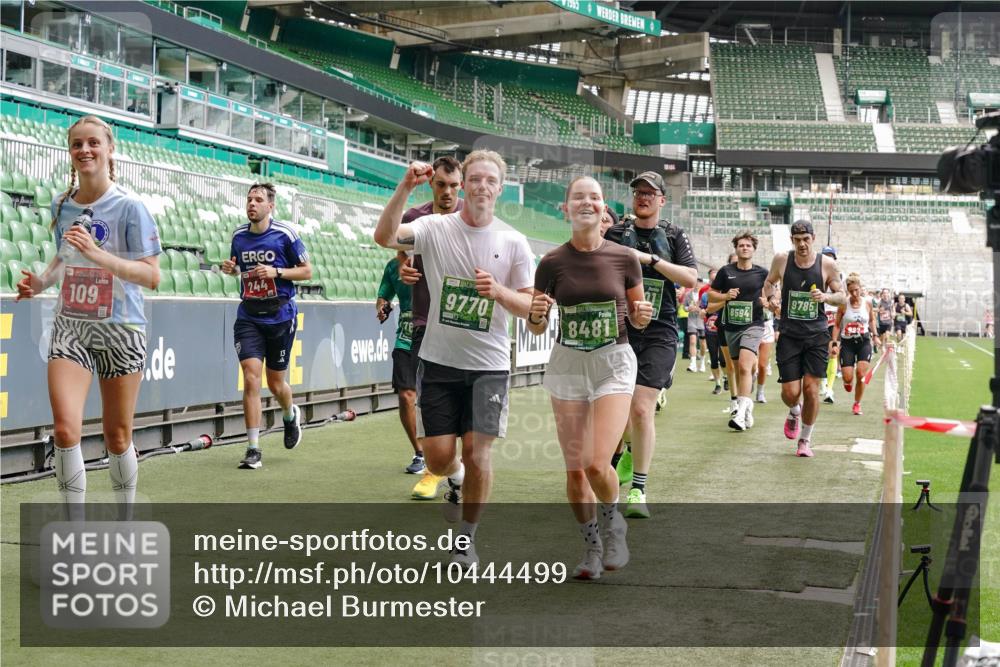 13.09.2026 - 21. swb-Marathon Bremen Michael Burmester http://msf.ph/oto/10444499 13.09.2026 13:07:45 Laufen im Stadion 132, 156, 303, 310, 372, 489, 551, 607, 682, 716, 800, 808, 809, 831, 834, 846, 884, 911, 922, 1083, 1173, 1189, 1205, 1210, 1285, 1289, 1322, 1364, 1365, 1369, 1387, 1395, 1437, 1532, 1545, 1559, 1574, 1600, 1688, 1823, 1831, 1841, 1848, 1854, 1871, 1899, 1909, 1926, 1938, 2003, 2041, 2070, 2090, 2215, 2219, 2229, 2275, 2283, 2318, 2356, 2366, 2405, 2440, 2492, 2565, 2611, 2635, 2699, 2707, 2721, 2727, 2731, 2755, 2782, 2802, 2818, 2831, 2866, 2902, 2911, 2949, 2960 meine-sportfotos.de