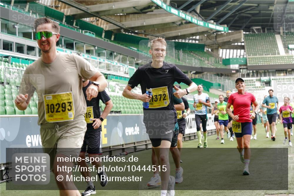 13.09.2026 - 21. swb-Marathon Bremen Michael Burmester http://msf.ph/oto/10444515 13.09.2026 10:28:57 Laufen im Stadion 10162, 10170, 10183, 10189, 10200, 10218, 10223, 10253, 10267, 10270, 10293, 10294, 10316, 10329, 10334, 10348, 10381, 10393, 10421, 10426, 10508, 10525, 10537, 10538, 10544, 10594, 10655, 10709, 10739, 10763, 10770, 10814, 10825, 10835, 10840, 10846, 10860, 10876, 10910, 10917, 10923, 10966, 10993, 11005, 11007, 11018, 11035, 11058, 11076, 11087, 11092, 11109, 11111, 11170 meine-sportfotos.de