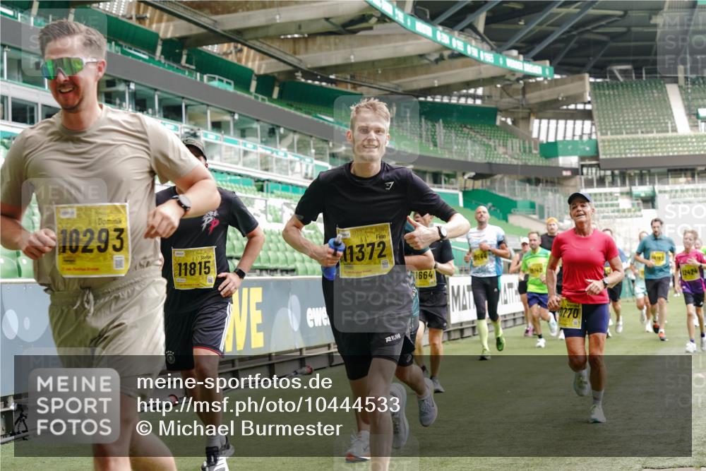 13.09.2026 - 21. swb-Marathon Bremen Michael Burmester http://msf.ph/oto/10444533 13.09.2026 10:28:57 Laufen im Stadion 10162, 10170, 10183, 10189, 10200, 10218, 10223, 10253, 10267, 10270, 10293, 10294, 10316, 10329, 10334, 10348, 10381, 10393, 10421, 10426, 10508, 10525, 10537, 10538, 10544, 10594, 10655, 10709, 10739, 10763, 10770, 10814, 10825, 10835, 10840, 10846, 10860, 10876, 10910, 10917, 10923, 10966, 10993, 11005, 11007, 11018, 11035, 11058, 11076, 11087, 11092, 11109, 11111, 11170 meine-sportfotos.de