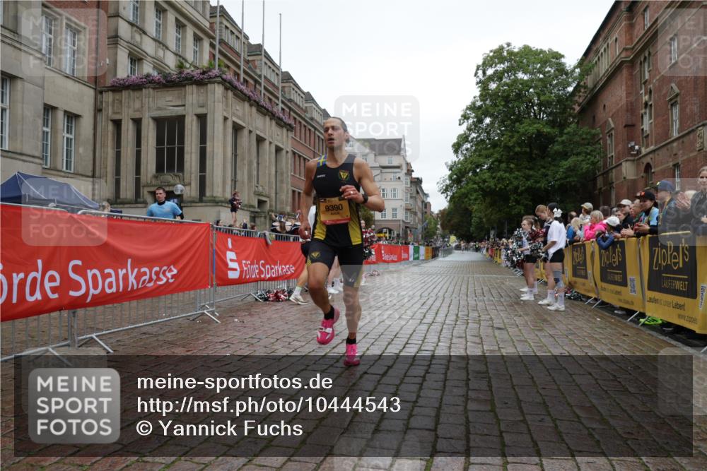 13.09.2026 - Kiel Lauf Yannick Fuchs http://msf.ph/oto/10444543 13.09.2026 12:13:10 Ziel 11809, 9390, 902, 3290, 10470 meine-sportfotos.de