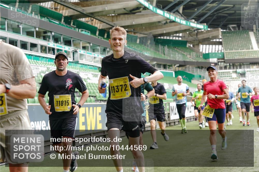 13.09.2026 - 21. swb-Marathon Bremen Michael Burmester http://msf.ph/oto/10444569 13.09.2026 10:28:57 Laufen im Stadion 10162, 10170, 10183, 10189, 10200, 10218, 10223, 10253, 10267, 10270, 10293, 10294, 10316, 10329, 10334, 10348, 10381, 10393, 10421, 10426, 10508, 10525, 10537, 10538, 10544, 10594, 10655, 10709, 10739, 10763, 10770, 10814, 10825, 10835, 10840, 10846, 10860, 10876, 10910, 10917, 10923, 10966, 10993, 11005, 11007, 11018, 11035, 11058, 11076, 11087, 11092, 11109, 11111, 11170 meine-sportfotos.de