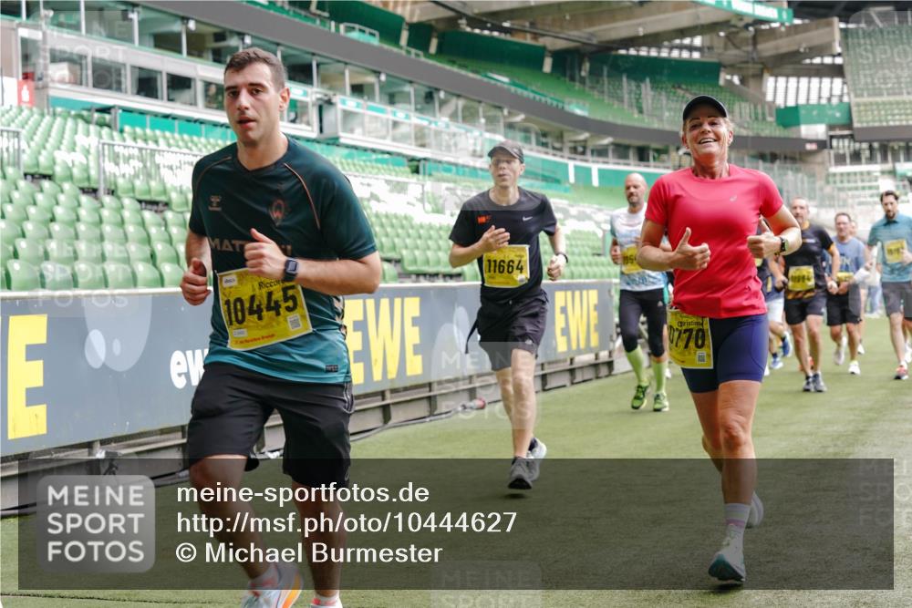 13.09.2026 - 21. swb-Marathon Bremen Michael Burmester http://msf.ph/oto/10444627 13.09.2026 10:28:58 Laufen im Stadion 10162, 10170, 10183, 10189, 10200, 10218, 10223, 10253, 10267, 10270, 10293, 10294, 10316, 10329, 10334, 10348, 10381, 10393, 10421, 10426, 10508, 10525, 10537, 10538, 10544, 10594, 10655, 10709, 10739, 10763, 10770, 10814, 10825, 10835, 10840, 10846, 10860, 10876, 10910, 10917, 10923, 10966, 10993, 11005, 11007, 11018, 11035, 11058, 11076, 11087, 11092, 11109, 11111, 11170 meine-sportfotos.de