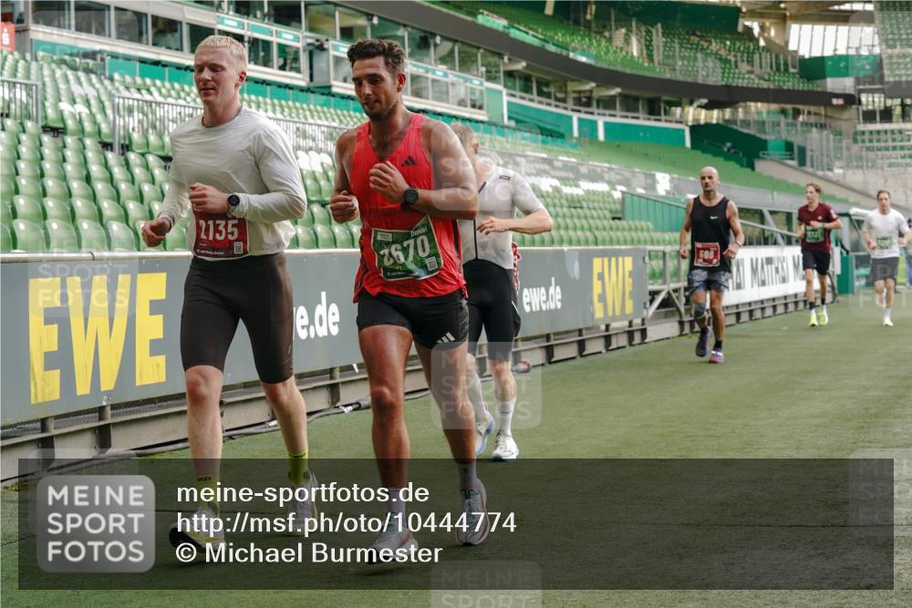 13.09.2026 - 21. swb-Marathon Bremen Michael Burmester http://msf.ph/oto/10444774 13.09.2026 12:45:30 Laufen im Stadion 195, 280, 339, 474, 493, 508, 567, 678, 681, 697, 715, 788, 1017, 1034, 1181, 1241, 1264, 1277, 1301, 1335, 1498, 1696, 1863, 1937, 1975, 2020, 2084, 2098, 2297, 2889, 3092, 3271, 3609, 4110, 4118, 4157, 4328, 5092, 5719, 5996, 6918, 6973, 7015, 7206, 7265, 7336, 7478, 7715, 8028, 8054, 8096, 8319, 8325, 8331, 8670, 8701, 8756, 8936, 9070, 9129, 9137, 9273, 9306, 9495, 9583, 9642, 13063, 13168, 13237, 439, 650, 957, 1411, 1667, 1822, 1850 meine-sportfotos.de