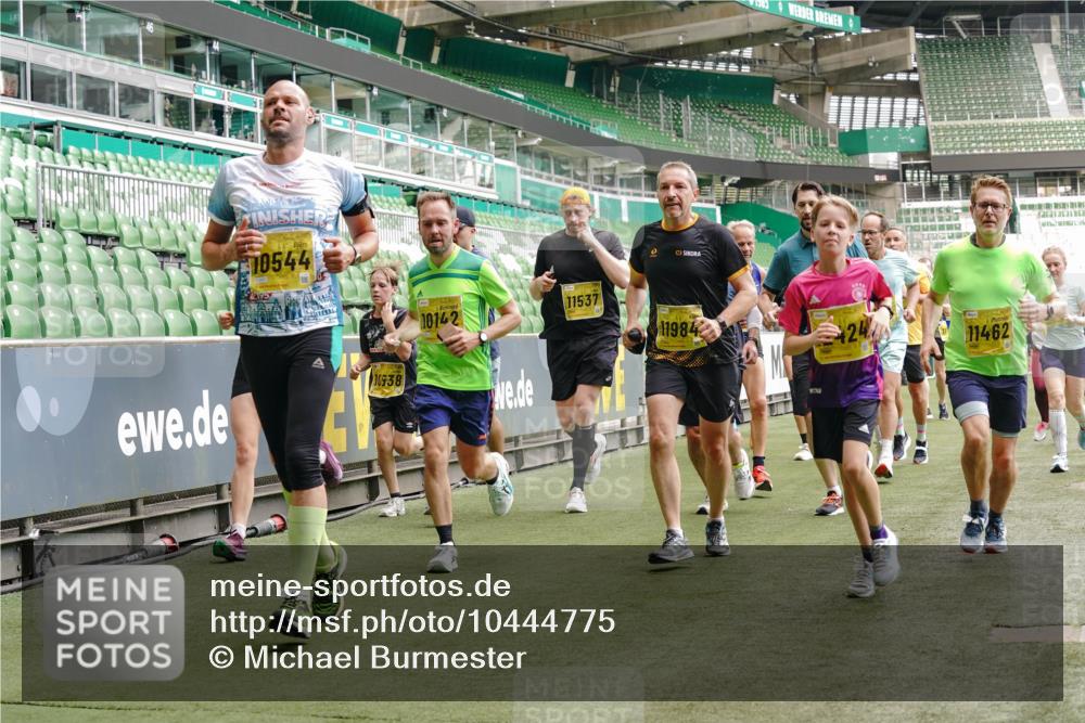 13.09.2026 - 21. swb-Marathon Bremen Michael Burmester http://msf.ph/oto/10444775 13.09.2026 10:29:01 Laufen im Stadion 10162, 10170, 10183, 10189, 10200, 10218, 10223, 10253, 10267, 10270, 10293, 10294, 10316, 10329, 10334, 10348, 10381, 10393, 10421, 10426, 10467, 10508, 10525, 10537, 10538, 10544, 10585, 10594, 10655, 10709, 10734, 10739, 10761, 10763, 10770, 10814, 10825, 10835, 10840, 10846, 10860, 10876, 10910, 10917, 10923, 10966, 10993, 11005, 11007, 11018, 11035, 11058, 11076, 11087, 11092, 11109, 11111, 11170 meine-sportfotos.de